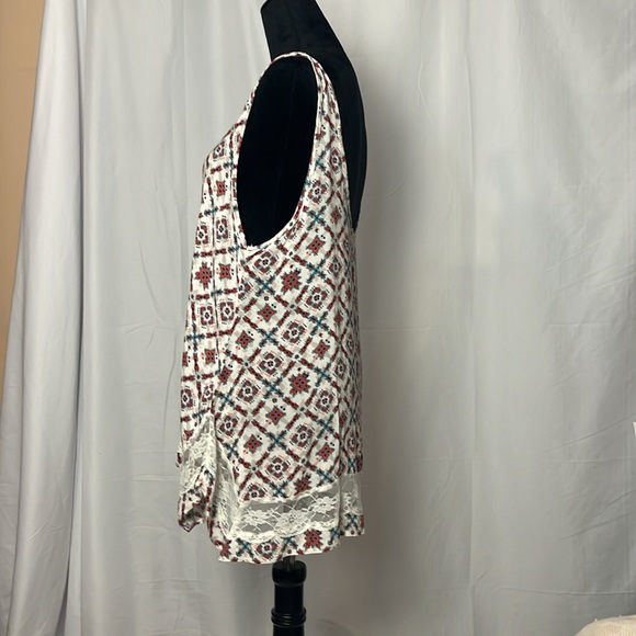 MUDD (L) rayon tank with lace trim, hanky hem, low scoop back - Picture 2 of 5
